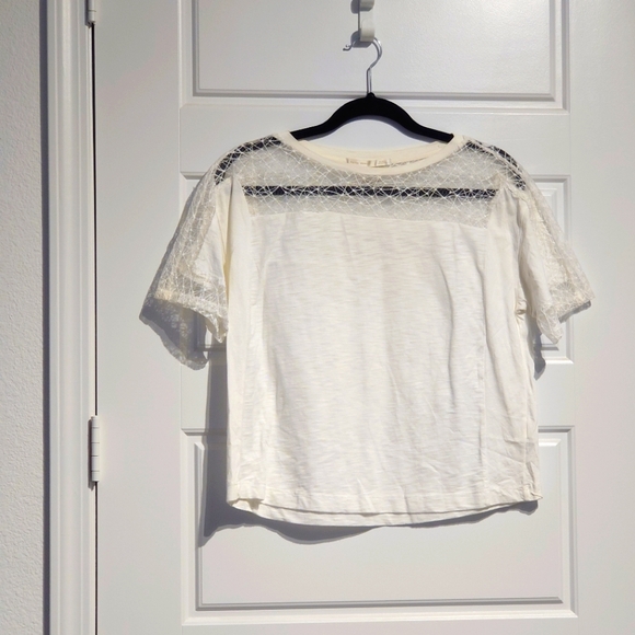Elegant White Lace Short-Sleeve Top - Picture 1 of 4
